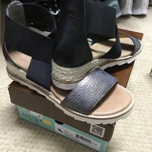 Women qwick sand